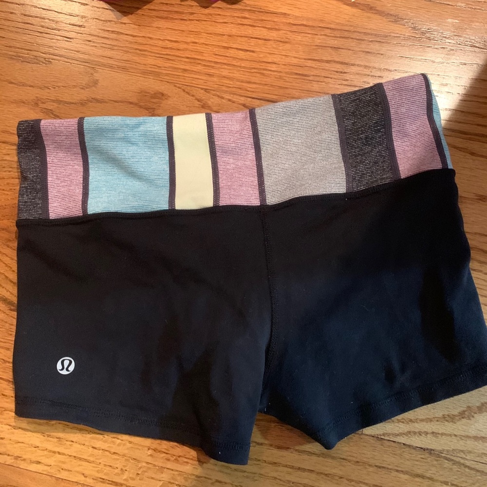 Lululemon shorts size 6 with colorful waistband